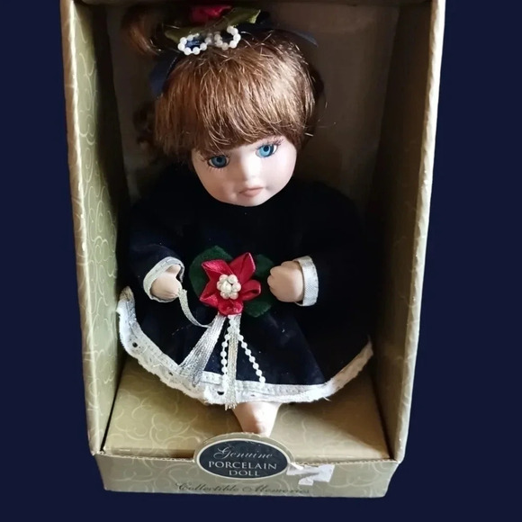 Collectible memories porcelain doll - Picture 2 of 5